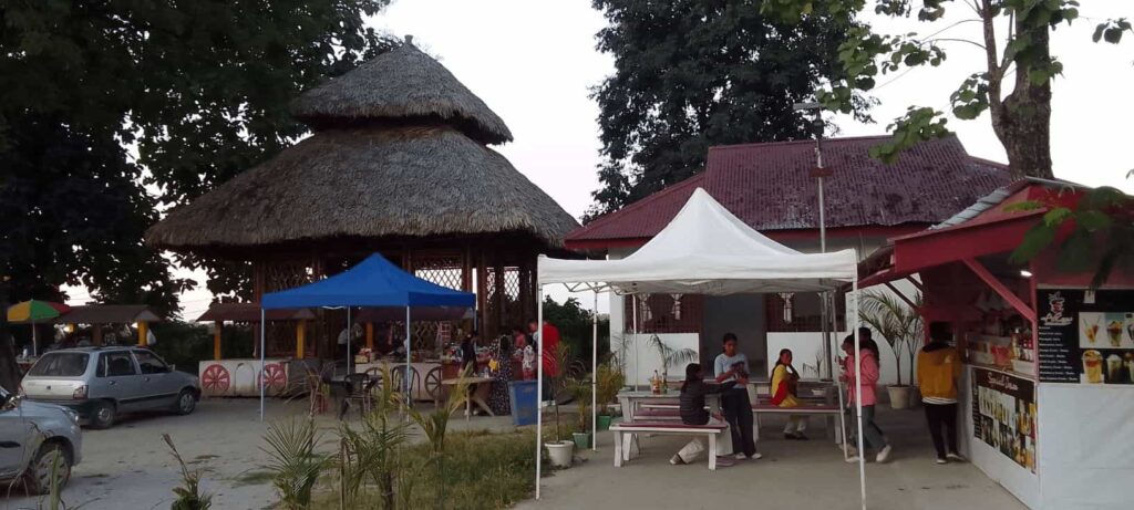 Golden Pagoda Refreshment Area and Car Parking